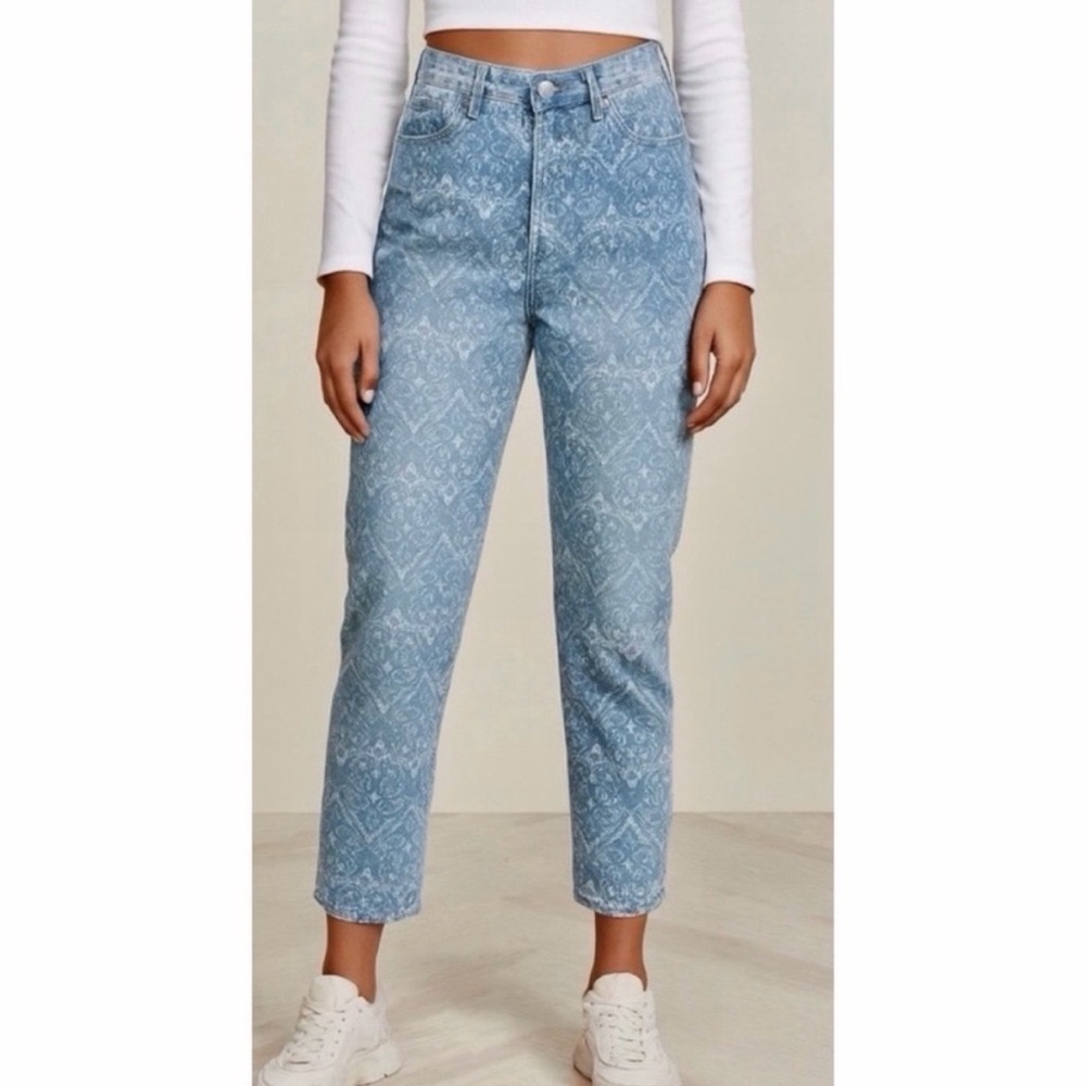 SIMPLE SOCIETY • Blue/White Light Wash High-Rise Paisley Print Straight Jeans 26